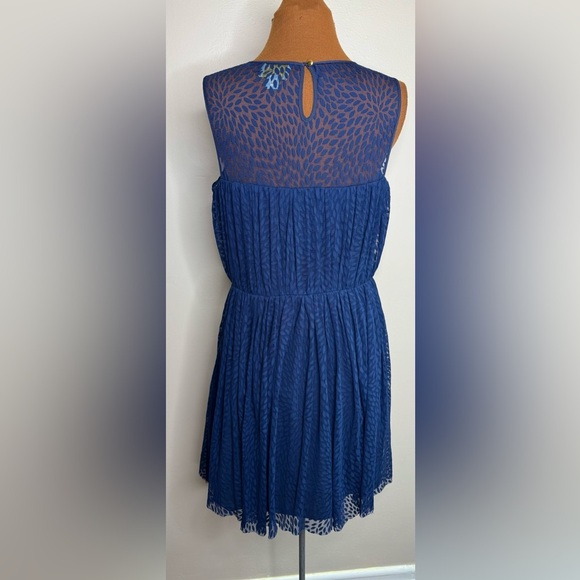CeCe By Cynthia Steffe Pleated Lace Overlay Blue Dress Size 8 - Picture 3 of 9